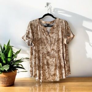 Sami & Jo Brown & Tan Blotchy Floral Print Top with Raised Vine/Leaf Pattern